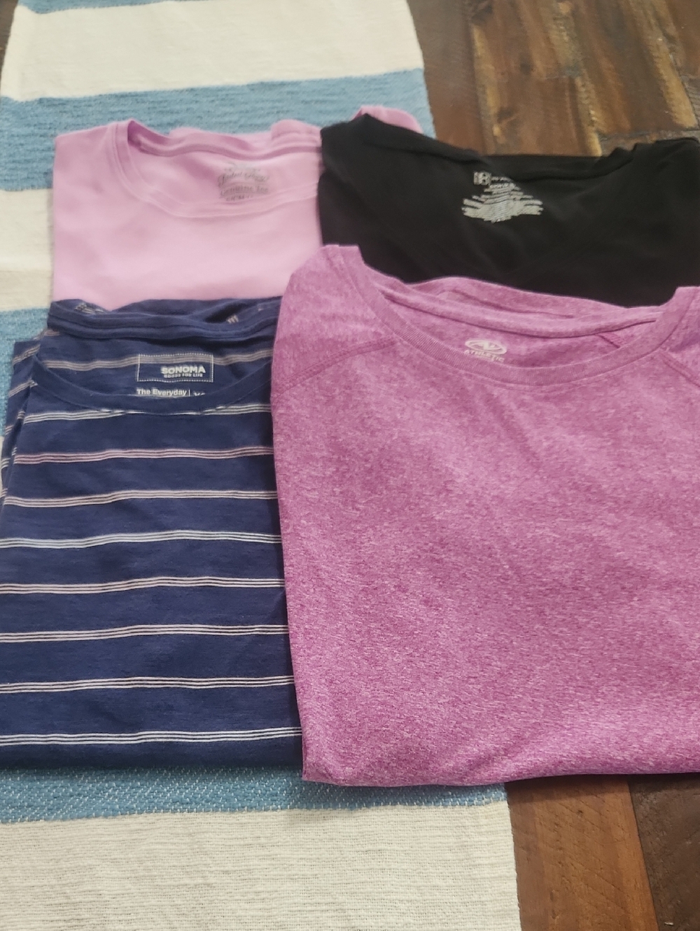 4 womens small variety t-shirt lot
